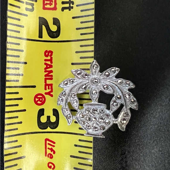 Women’s Vintage Marcasite Flower in a Vase Screwback Earrings - Picture 3 of 3
